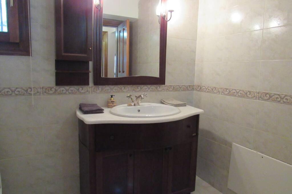 Christie'S Ground Floor Apartment By The Sea Kato Gatzea Extérieur photo