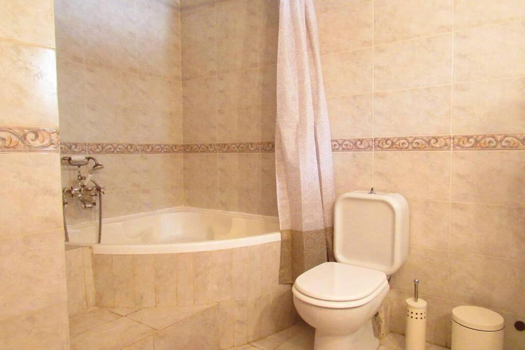 Christie'S Ground Floor Apartment By The Sea Kato Gatzea Extérieur photo