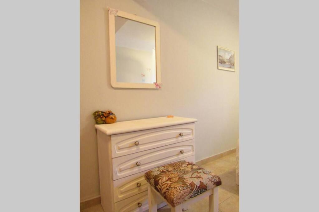 Christie'S Ground Floor Apartment By The Sea Kato Gatzea Extérieur photo